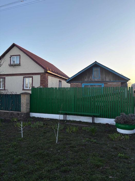 Продам добротний  будинок