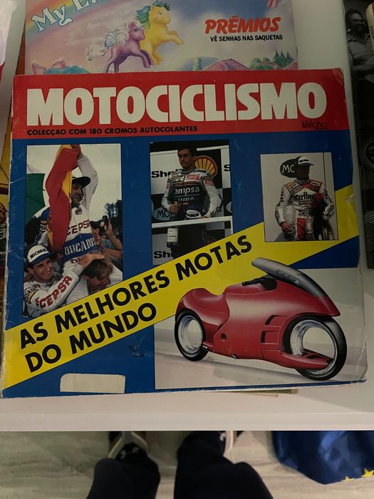 Cadernetas completas e em bom estado de carros e motos