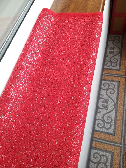 Продам отрез ткани гипюра