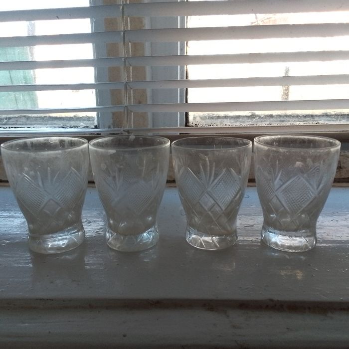 Стаканчики, хрусталь,100грамм,6штук.