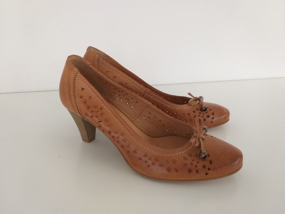 Buty czółenka skórzane Lasocki w rozmiarze 37 Nowe