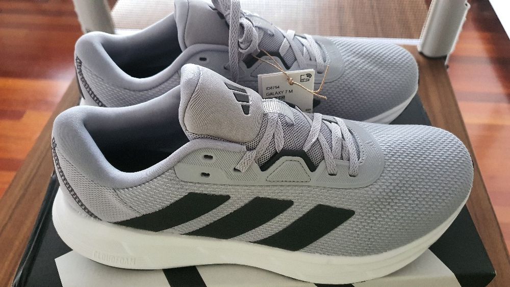 Sapatilhas Adidas, novas em caixa a estrear, 43