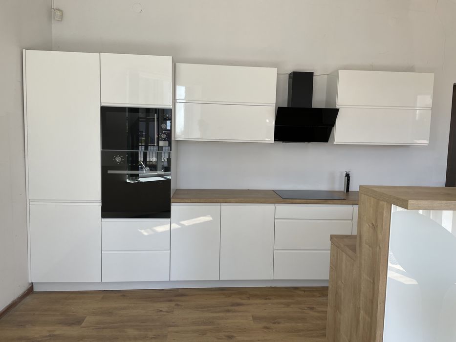 Meble kuchenne na wymiar, meble lalierowane MDF bialy połysk, Dąb