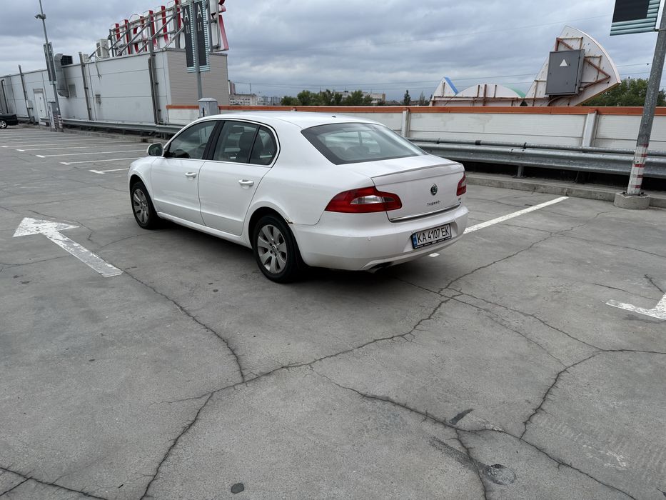 SKODA SUPERB 2012 (флагман, вище клас за OCTAVIA)