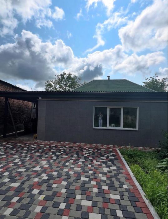 Продам 1/2 частину будинку