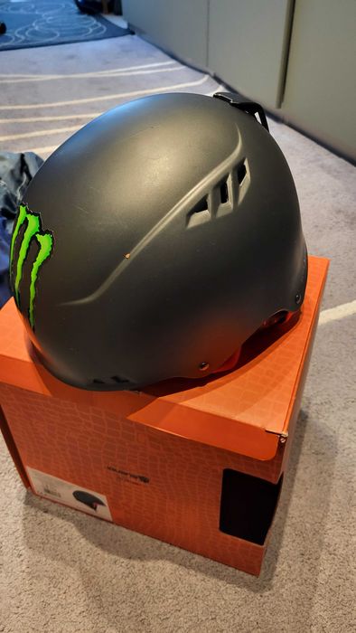 Kask narciarski Iguana roz. M i buty narciarskie 28