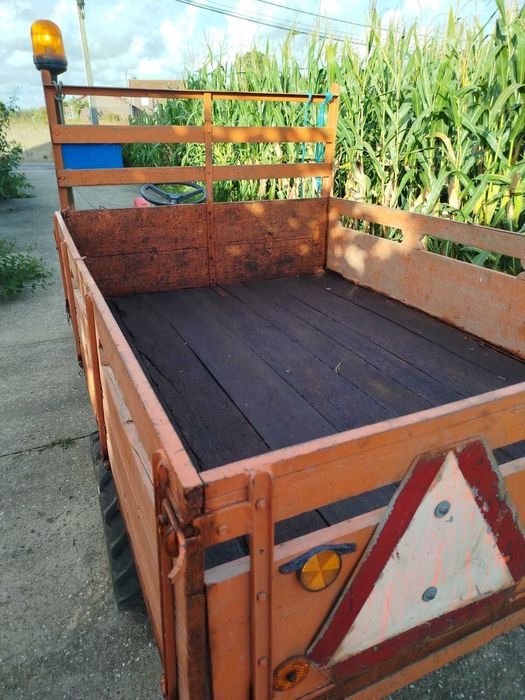 Motocultivador com reboque