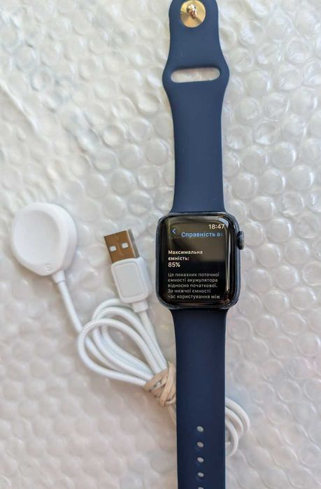 Apple Watch Series 6 40 mm акб 85% рідна з захисним склом
