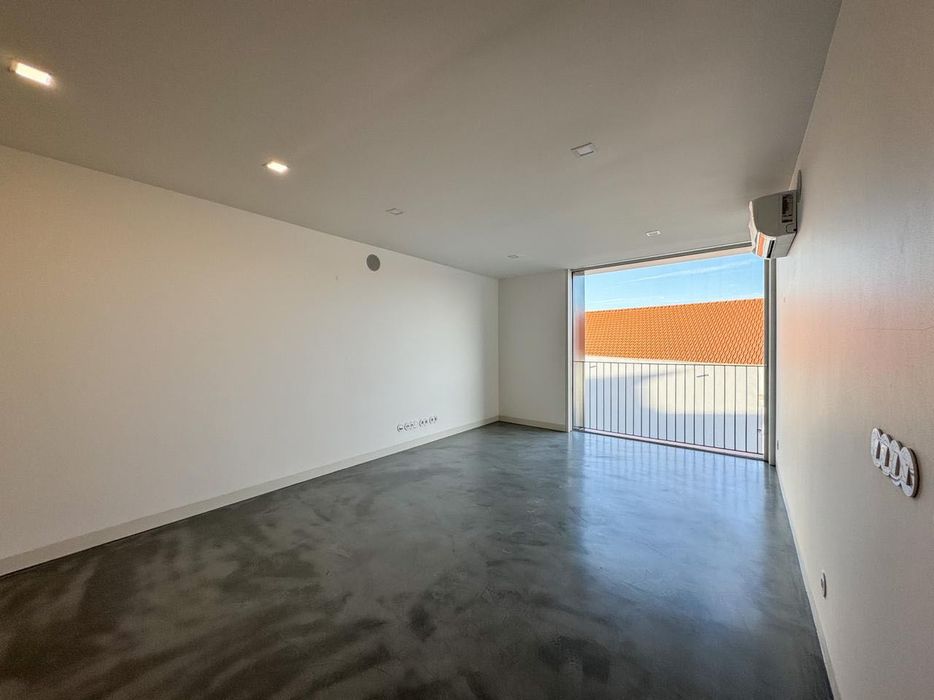 Apartamento T1 novo, com garagem para arrendar em Marvila