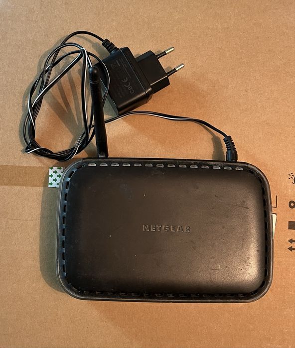 Роутер wi-fi Netgear в робочому стані