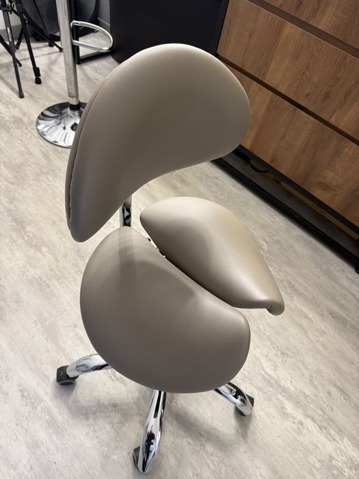 Стілець -сідло для б’юті майстра