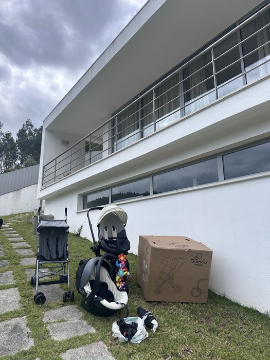 Carrinho Quinny com oferta de Ovo e outro carrinho