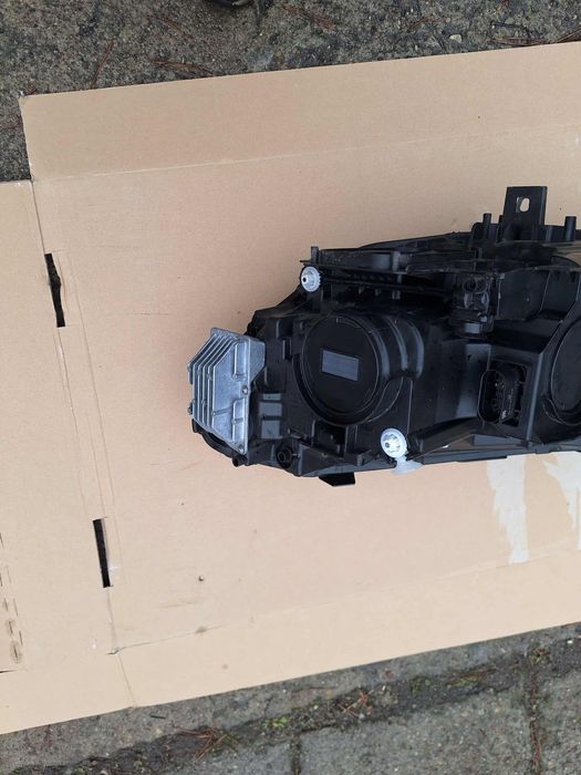 Фари Mercedes-Benz EQA