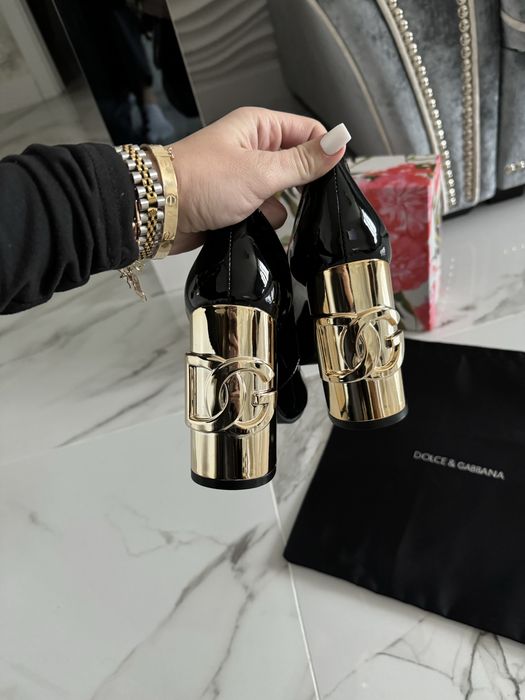 Туфли черные лаковые  karol