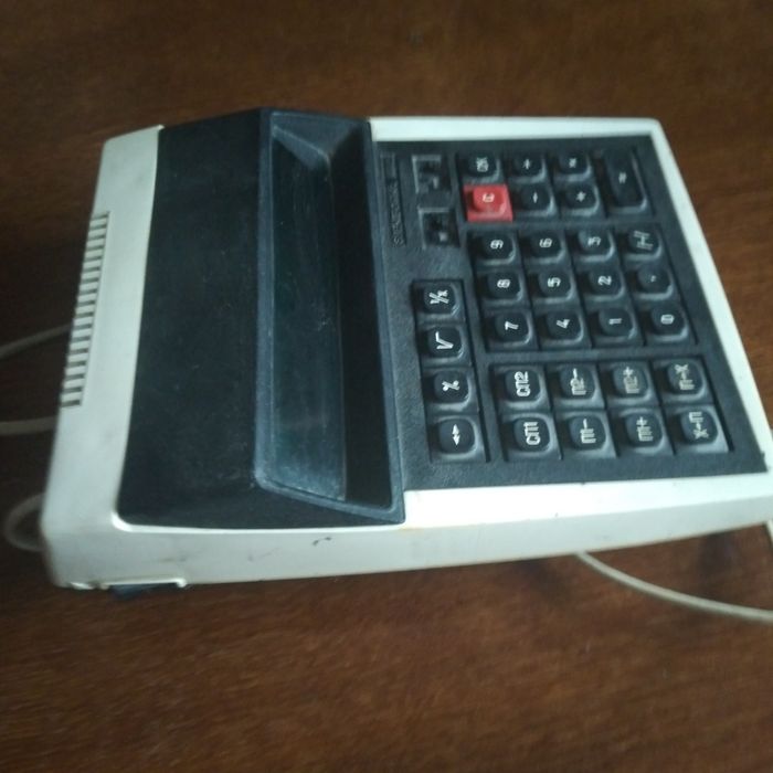 Продам калькулятор.