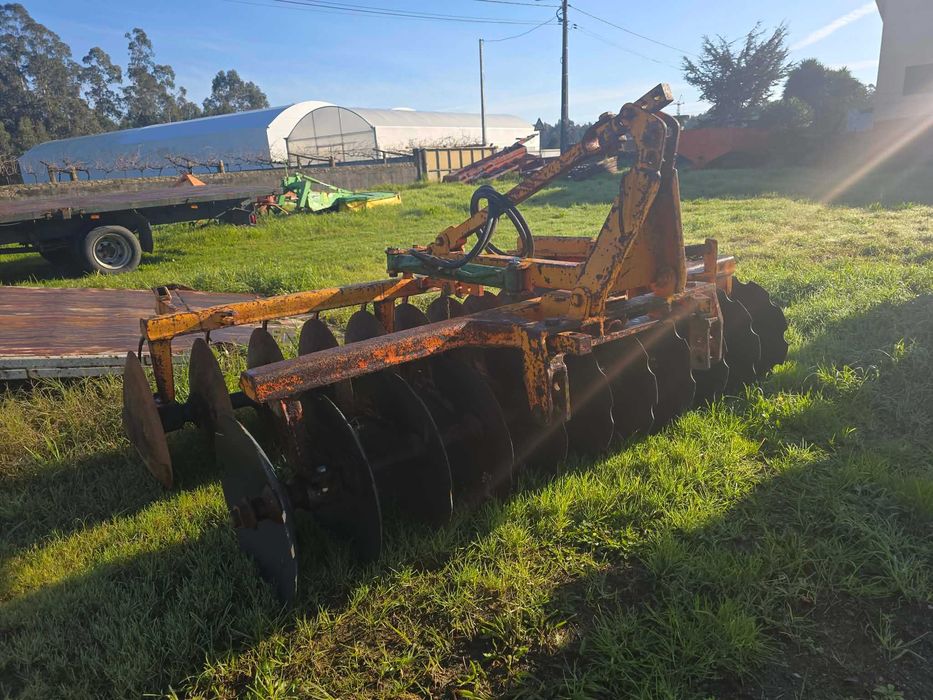 Grade de discos 22 discos abertura hidraulica - usada