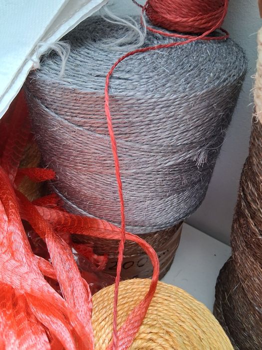 Corda e fio de sisal de varias cores