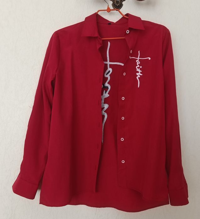 ВИШИВАНКА. Сорочка біла, червона. Блуза-сорочка синя.