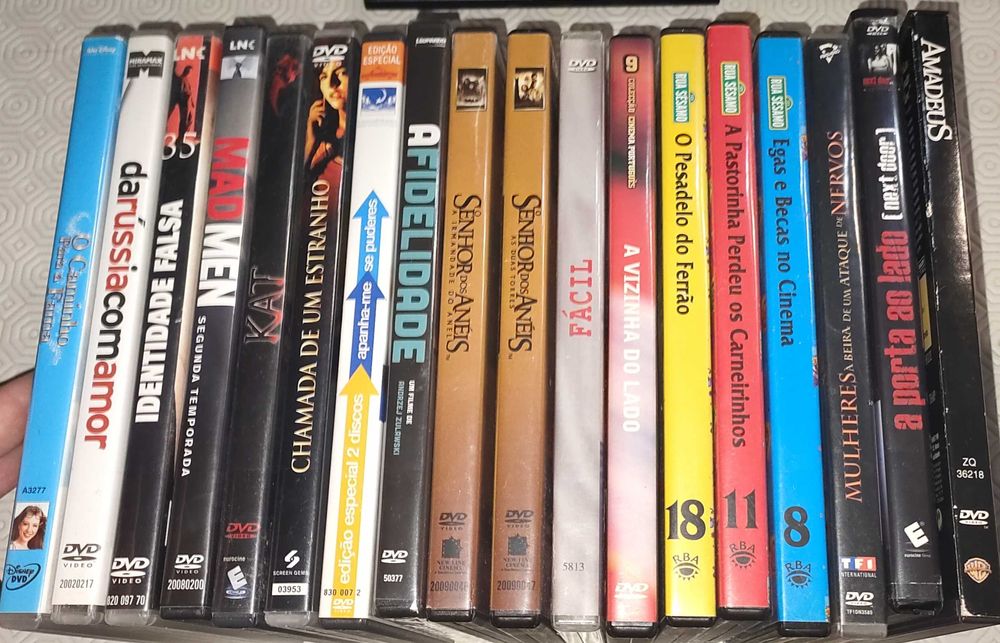 DVDs vários géneros 2€ cada