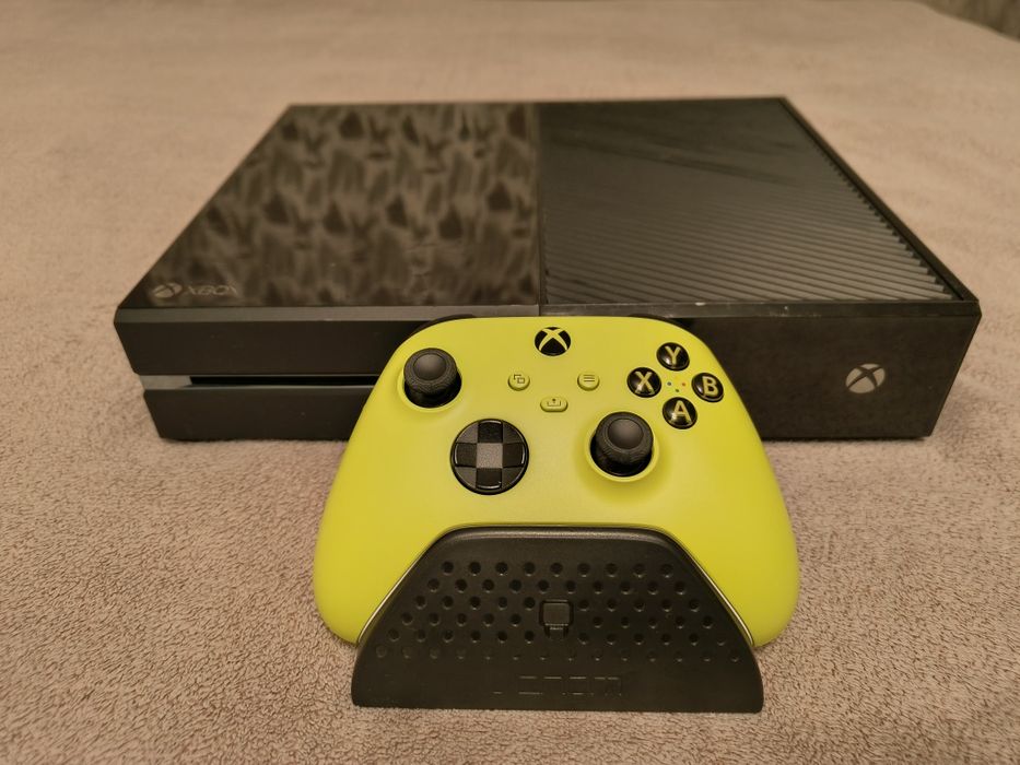 Xbox One 500 gb + геймпад Xbox Series (новий, акумулятор)+ акаунт з іграми