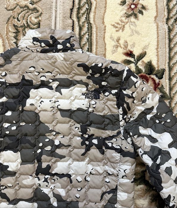 The north face  лекгий пуховик multicam