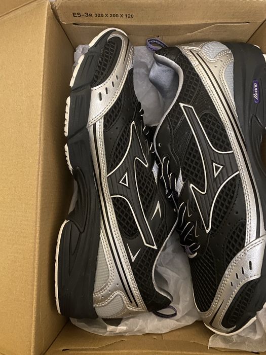 Кросівки Mizuno MXR black/black sand/purple haze 42.5 НОВІ