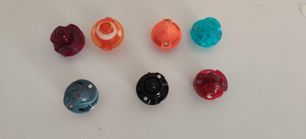 Арена Бейблейд з іграшками