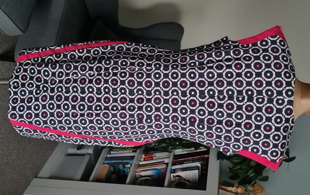 Sukienka modelująca klasyczna elegancka Modern Line 40