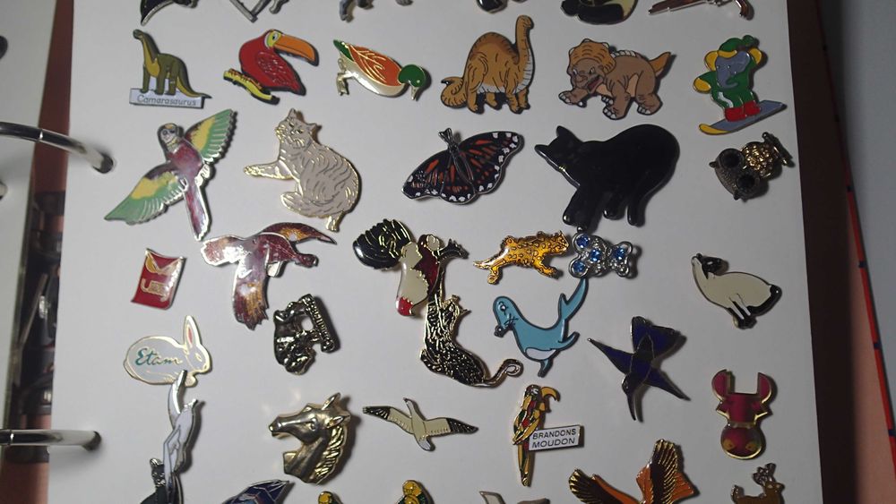 Pins antigos Cinema rádio, Tv, Jornais e animais