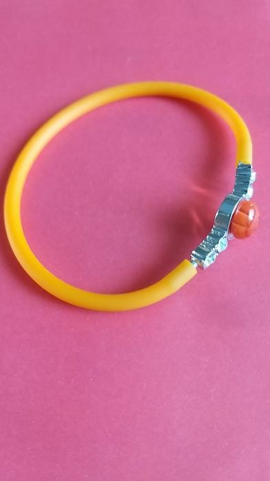 Bransoletka ze szklanym koralikiem z wyspy Murano.