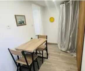 ESTÚDIO em moradia para ARRENDAMENTO