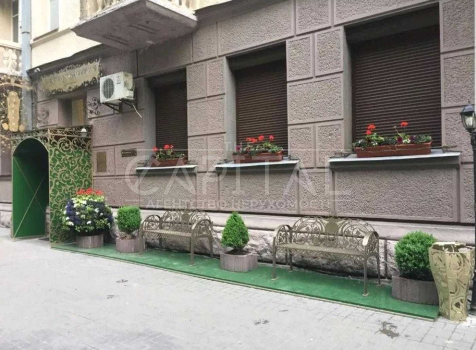 Продаж фасадного приміщення Грушевського Печерськ Центр метро Київ