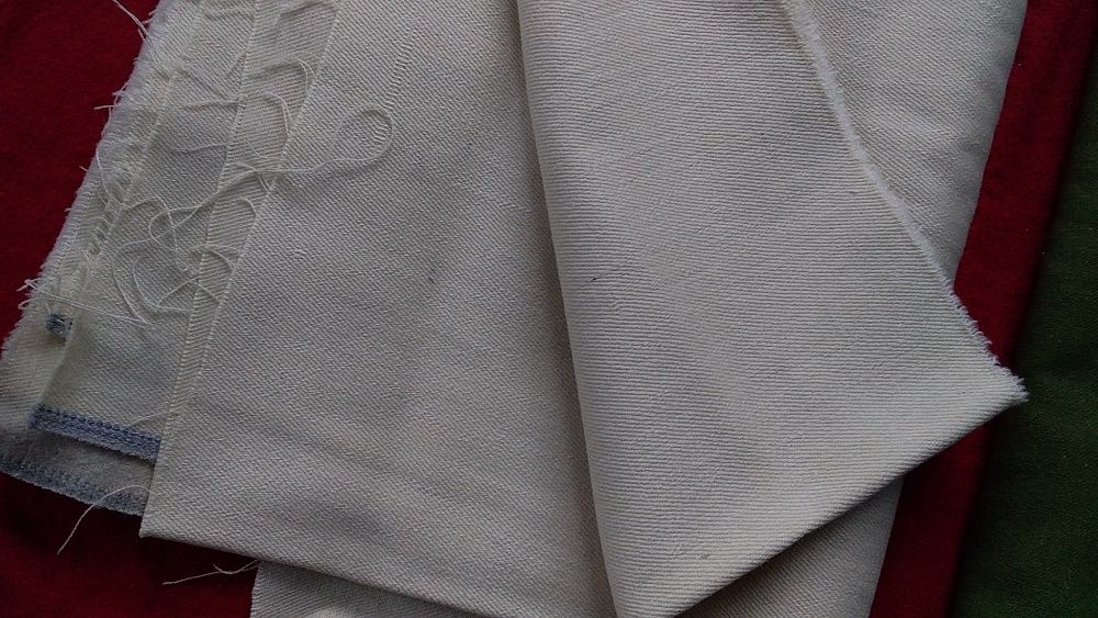 Тканина костюмна-  плащівка.