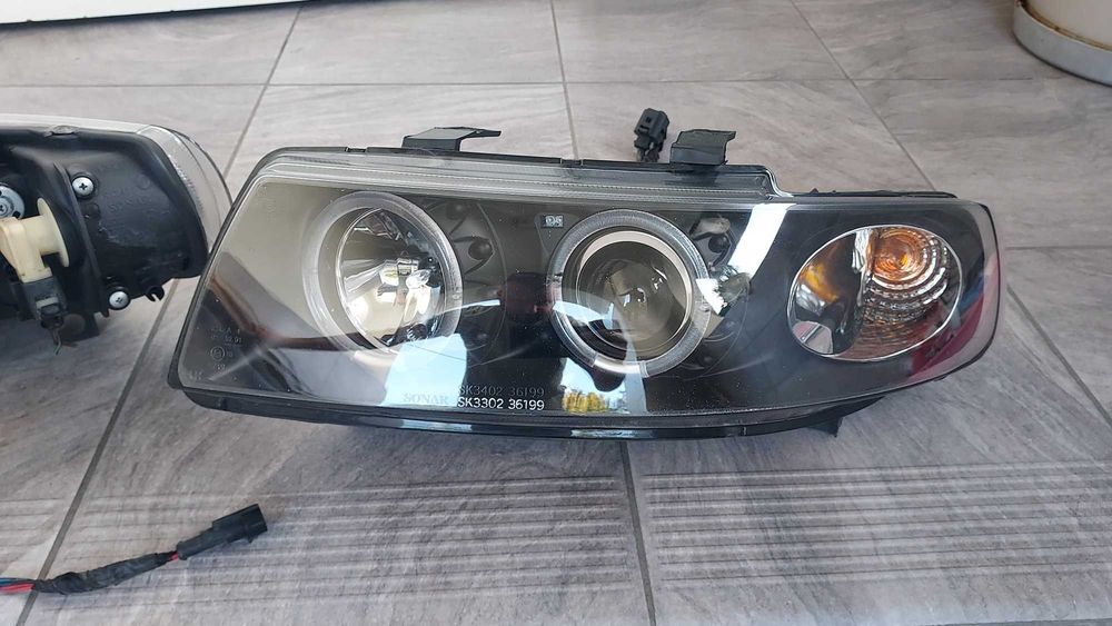 Reflektory lampy przednie Seat Leon BLACK RINGI Okazja