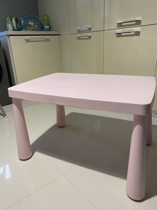 Стіл та стілець ikea