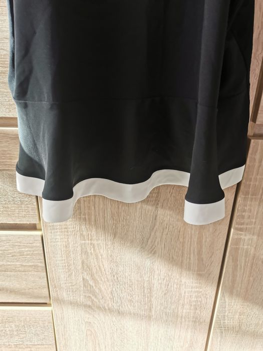 Urocza Mała Czarna XL 42