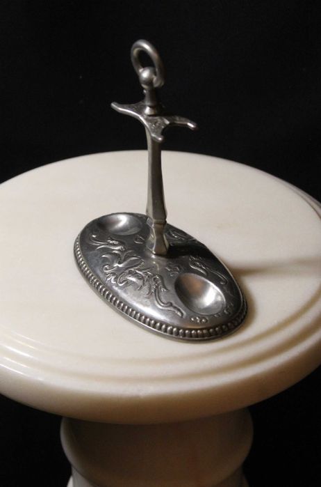 Descanso para cachimbo de tabaco em Estanho puro, Art Nouveau, anos40