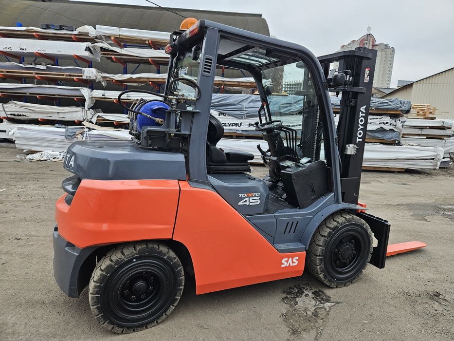 Навантажувач вилковий Toyota 4 тонни. Вилочный погрузчик Тойота 4 т
