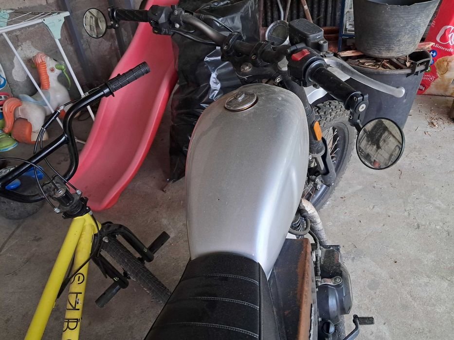 Mota 125 em bom estado
