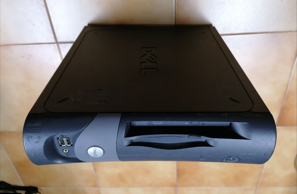 Computadores de caixa pequena com Windows 10423158080225955840