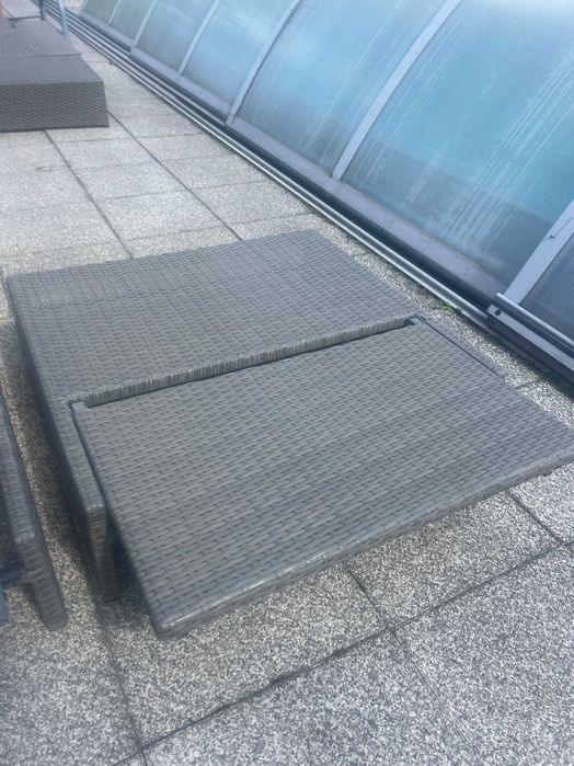 Leżanka basenowa XXL ze stolikami i małymi leżakami