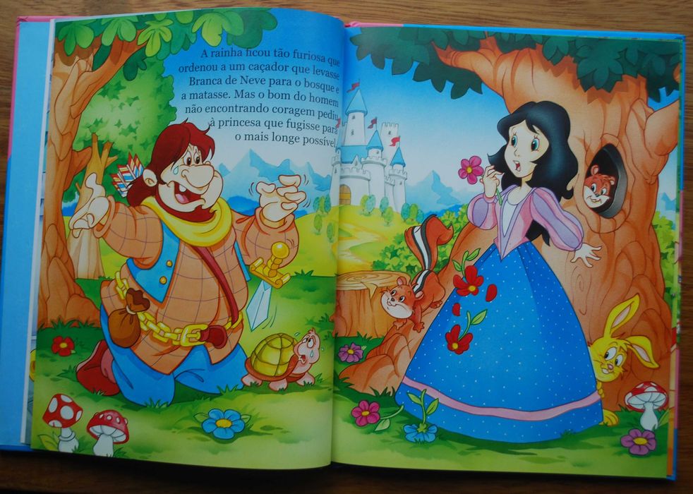 Branca de Neve (O livro é de capa lavável e almofadada)