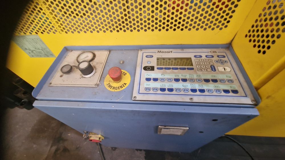 Serrote de fita com tapete 400 maquinas de metalomecanica