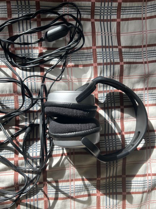 Auscultadores Philips com fio 6m