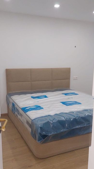 Cama de casal como nova.