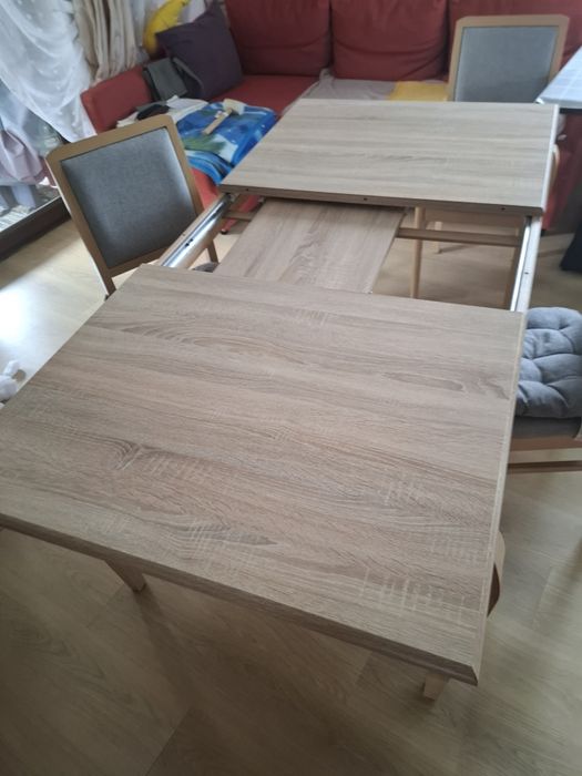 Duży pokojowy stół