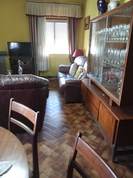 Vendo moradia isolada