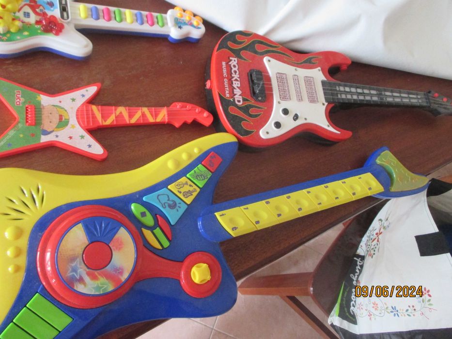 Diversos instrumentos musicais para criança