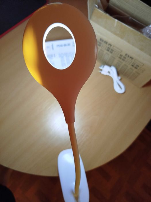 Cветодиодная лампа с аккумулятором и зажимом