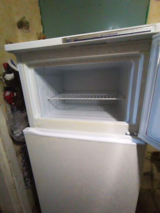 Продам холодильник Атлант ( не працює компресор)